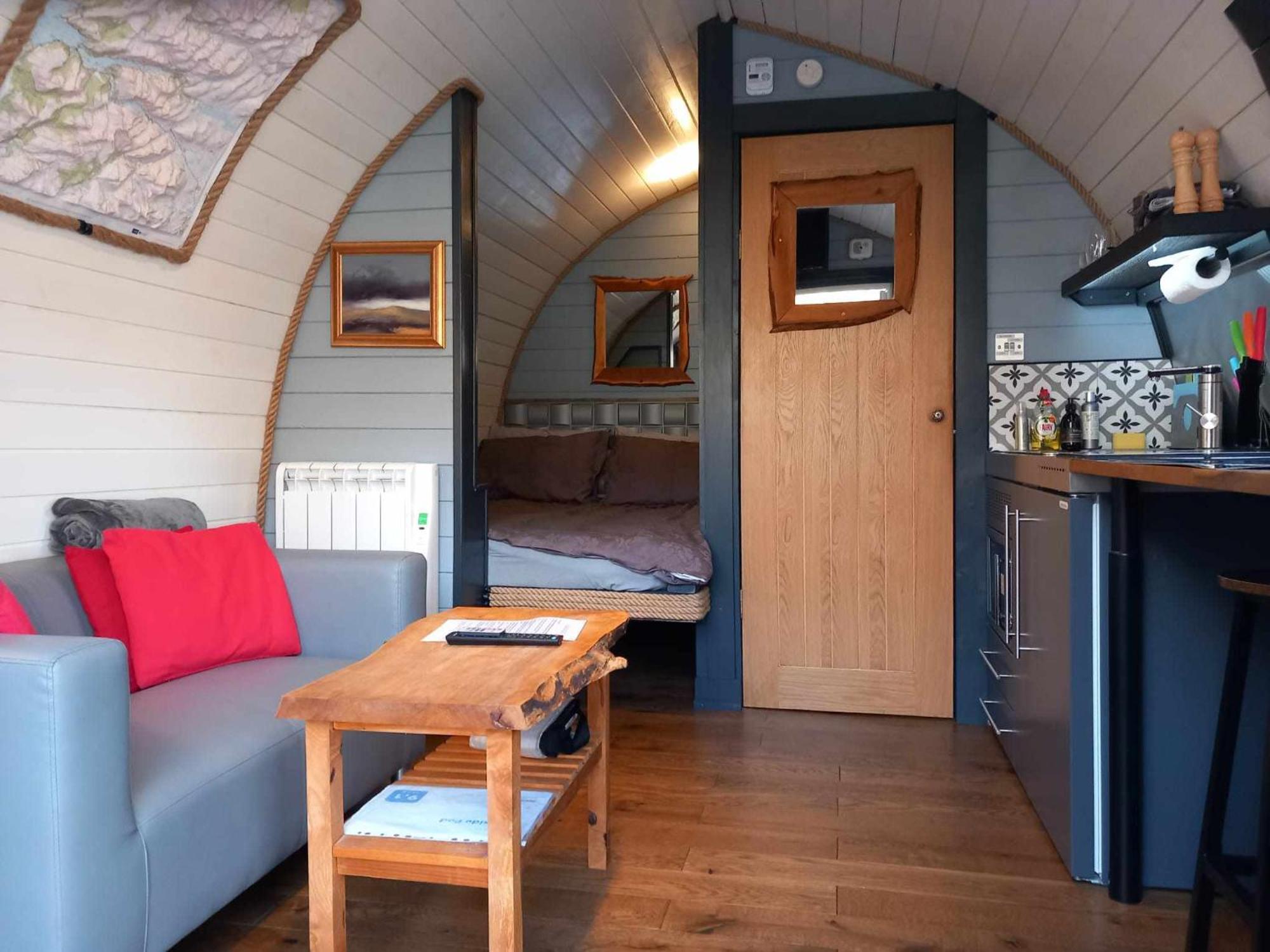 Riverside Pod, West Highland Way Holidays キンロックリーバン エクステリア 写真