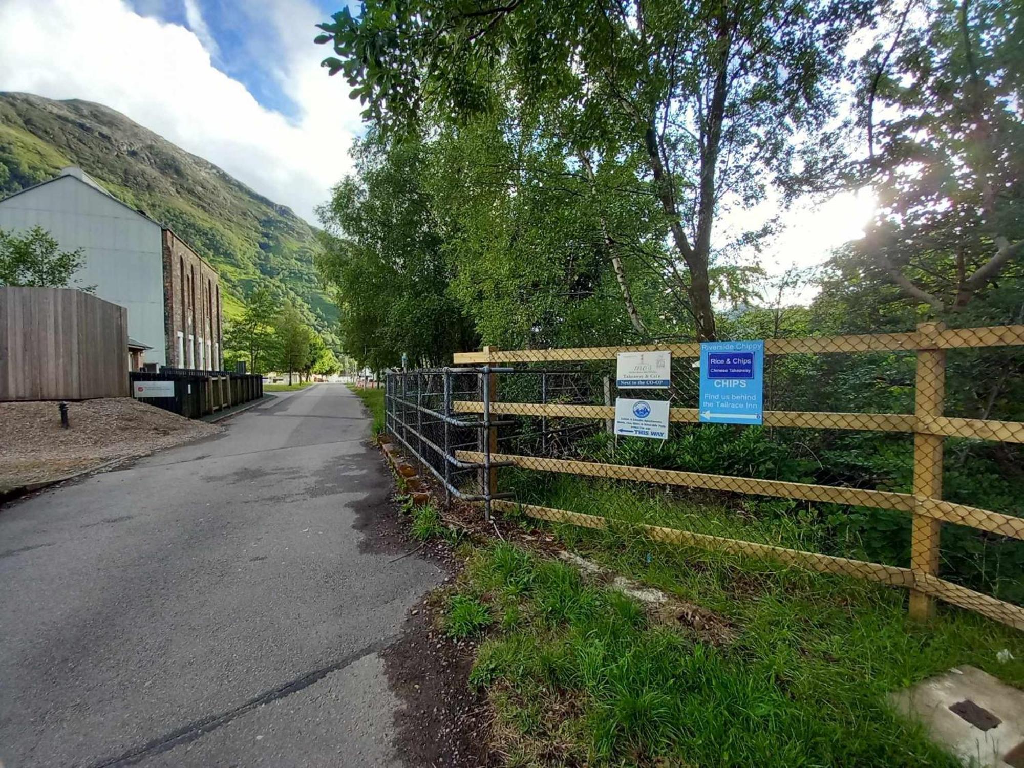 Riverside Pod, West Highland Way Holidays キンロックリーバン エクステリア 写真