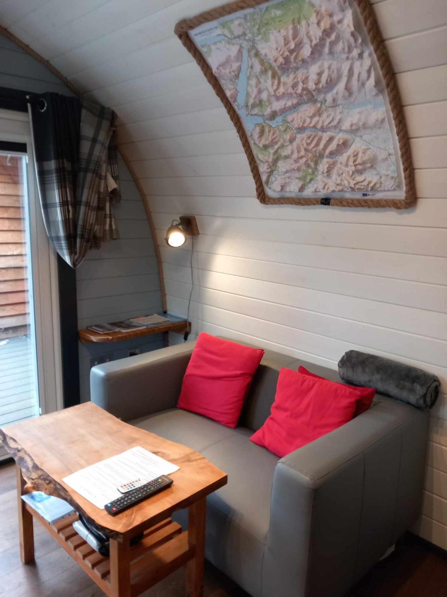 Riverside Pod, West Highland Way Holidays キンロックリーバン エクステリア 写真