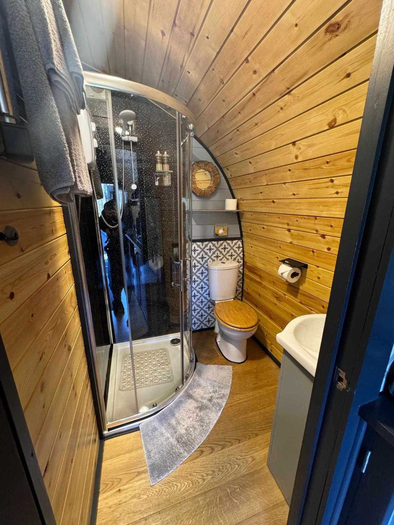 Riverside Pod, West Highland Way Holidays キンロックリーバン エクステリア 写真