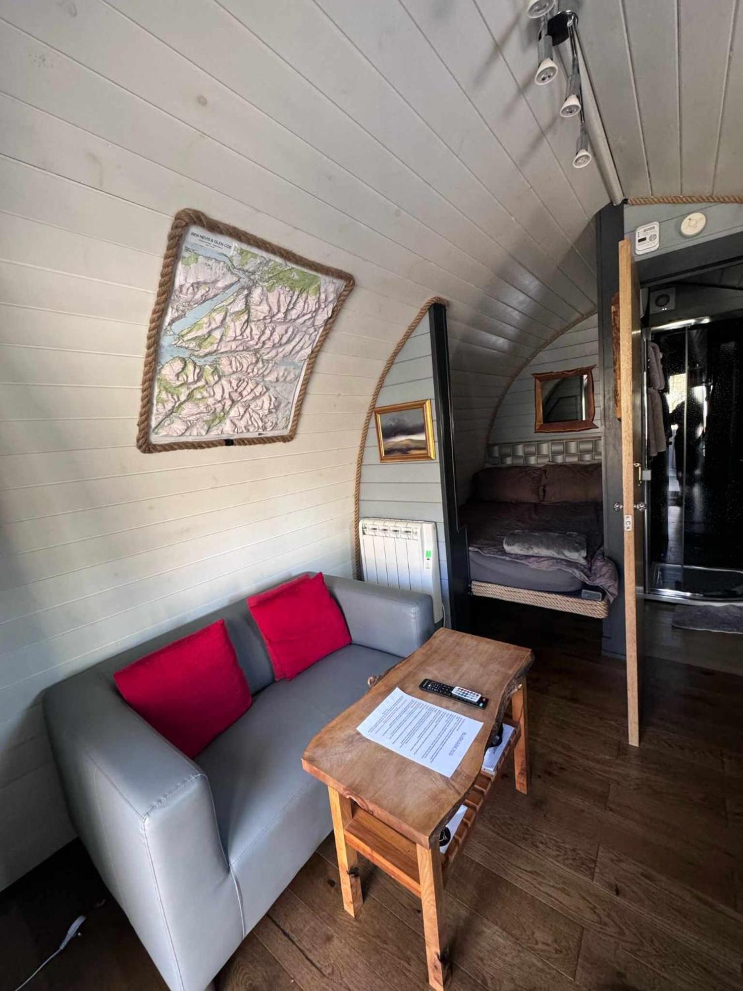Riverside Pod, West Highland Way Holidays キンロックリーバン エクステリア 写真